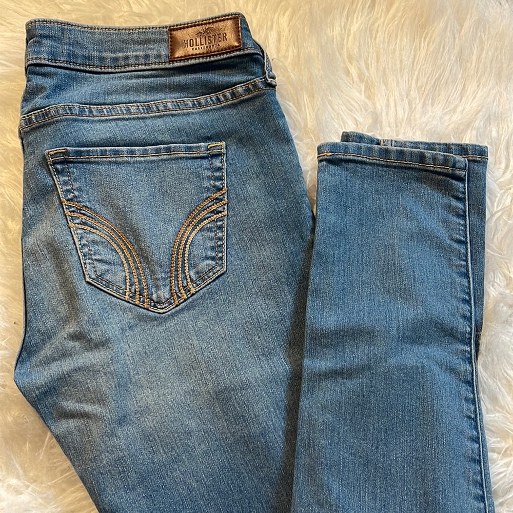 Hollister Size 3R Low Rise Super Skinny Light wash Distressed Jeans